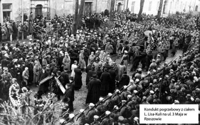 Kondukt pogrzebowy z ciałem Leopolda Lis-Kuli na ul. 3 Maja